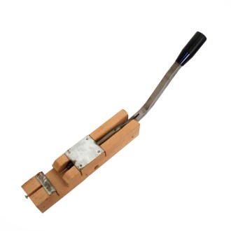 Poinçon pour perforer les cadres, les lattes H